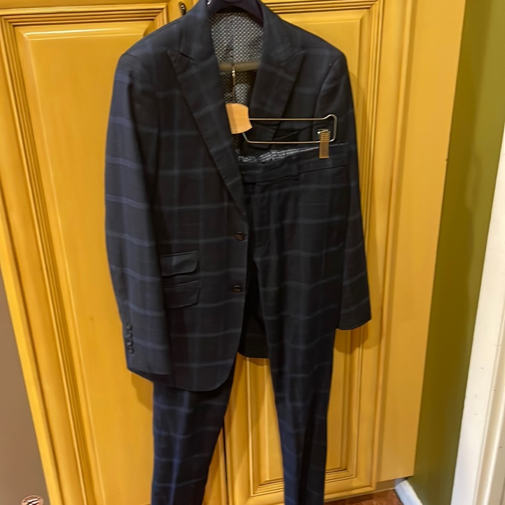 Boys suit size 16